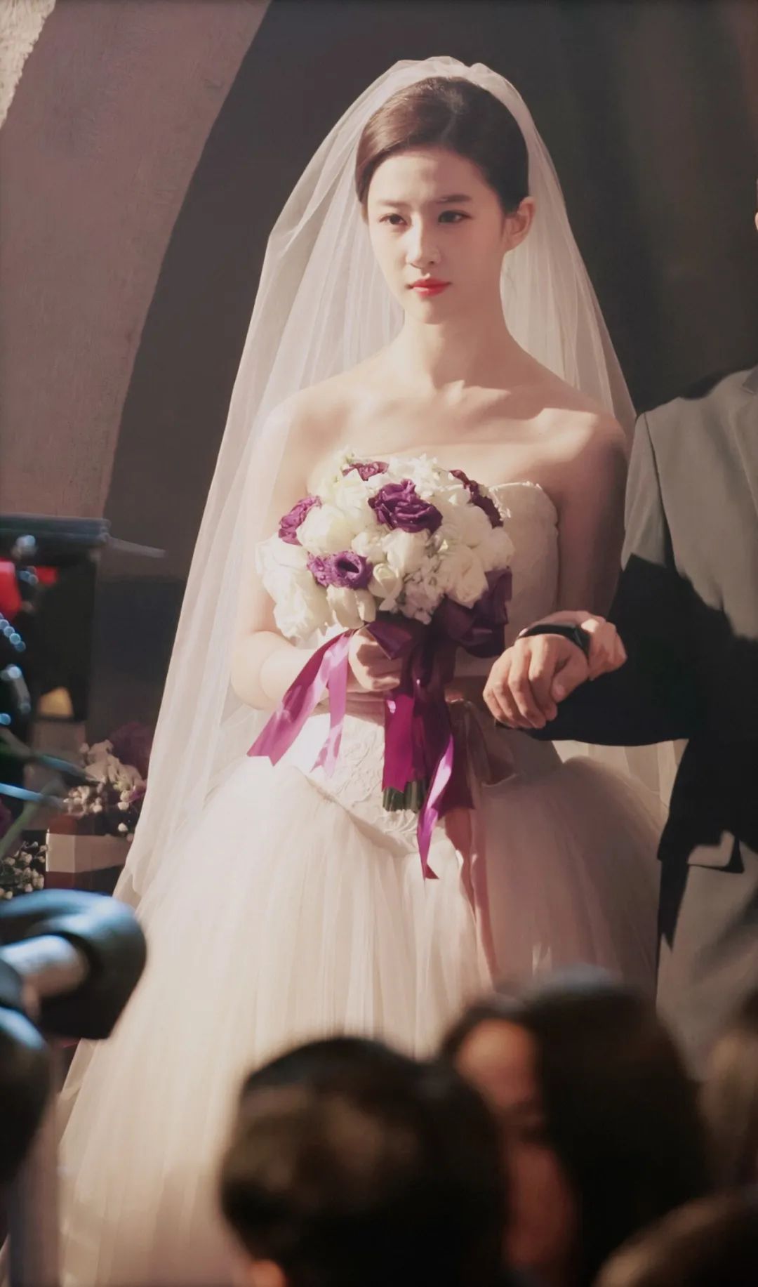 妹子写真 – 刘亦菲和《信条》女主伊丽莎白·德比茨基，都是神仙美人啊！_图片 No.24