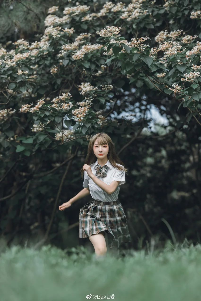 妹子摄影 – JK制服长腿少女行走在野外山水之间（@baka爱）_图片 No.5
