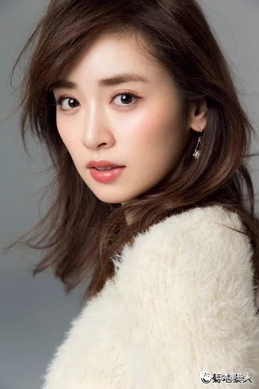 日本妹子泉里香恋情公布 俩人都是颜值超高的人儿啊 次元法典