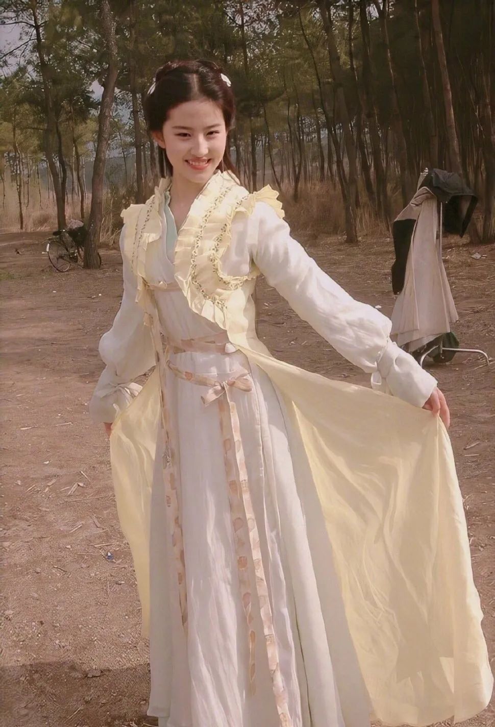 妹子写真 -童年女神刘亦菲和Angelababy杨颖，你觉得谁更胜一筹呢？_图片 No.14