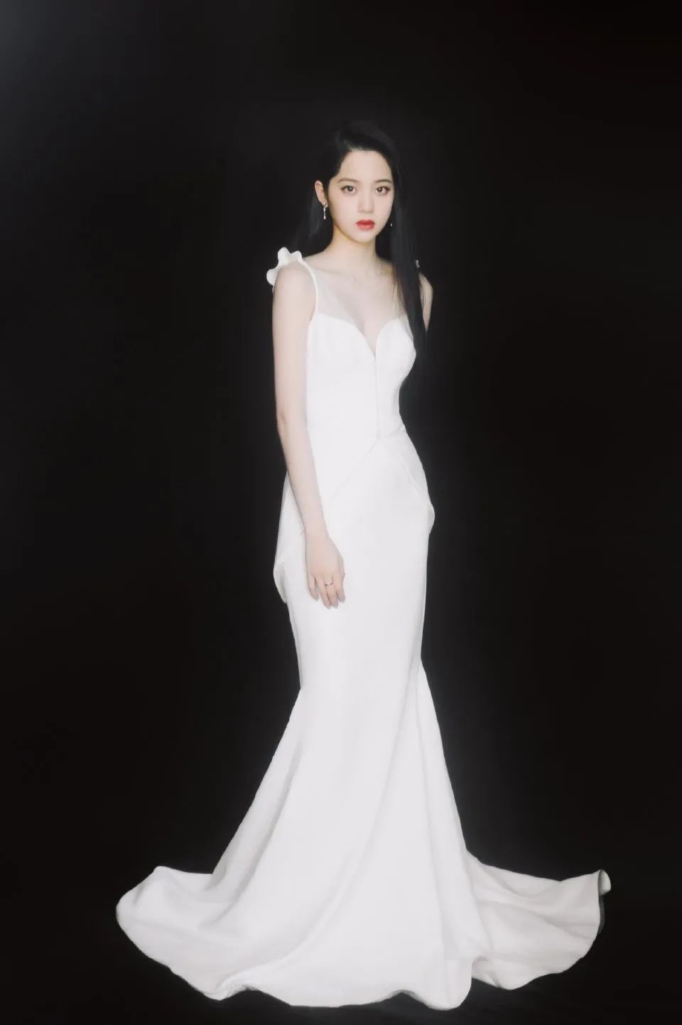 妹子写真 – 深V低胸晚礼服 欧阳娜娜，这个类型是你喜欢的嘛？_图片 No.5