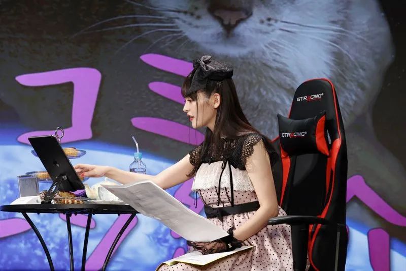 妹子写真 -美女声优上坂堇近日美照，这样的政委你喜欢吗？_图片 No.10