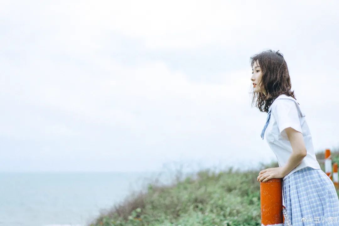 妹子摄影 – JK制服少女在海边，任海边吹乱发丝_图片 No.2