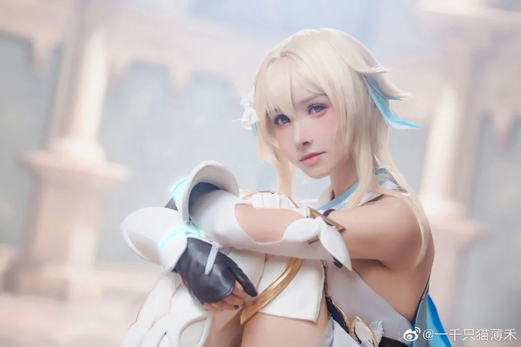 cosplay -《原神》荧(@一千只猫薄禾)，金毛小姐姐很帅气呢_图片 No.2