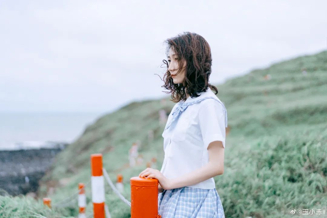 妹子摄影 – JK制服少女在海边，任海边吹乱发丝_图片 No.3