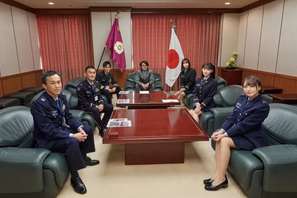 这身军装也超级动人啊！日本女声优“上坂瑾”一身军装参观日本自卫队统合幕僚监部_图片 No.6