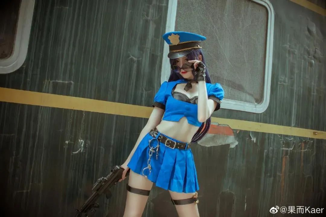 cosplay -《英雄联盟》皮城女警 凯瑟琳（@果而Kaer吖），小短裙女警是来秀腿的吧_图片 No.7