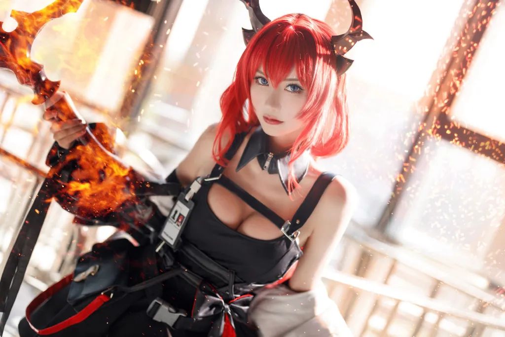 cosplay -《明日方舟》史尔特尔(@板医生)，红发女仆装太飒了！_图片 No.6
