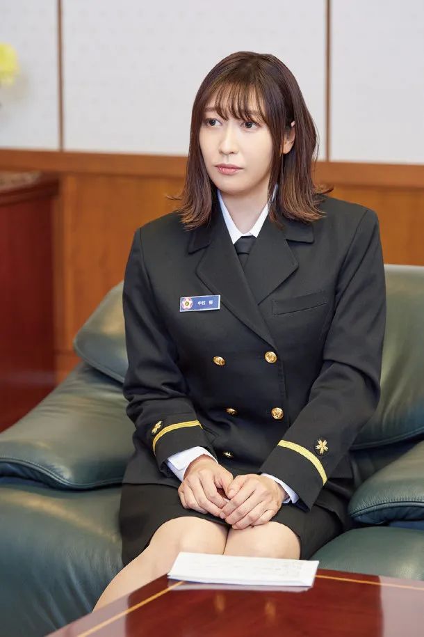 这身军装也超级动人啊！日本女声优“上坂瑾”一身军装参观日本自卫队统合幕僚监部_图片 No.5