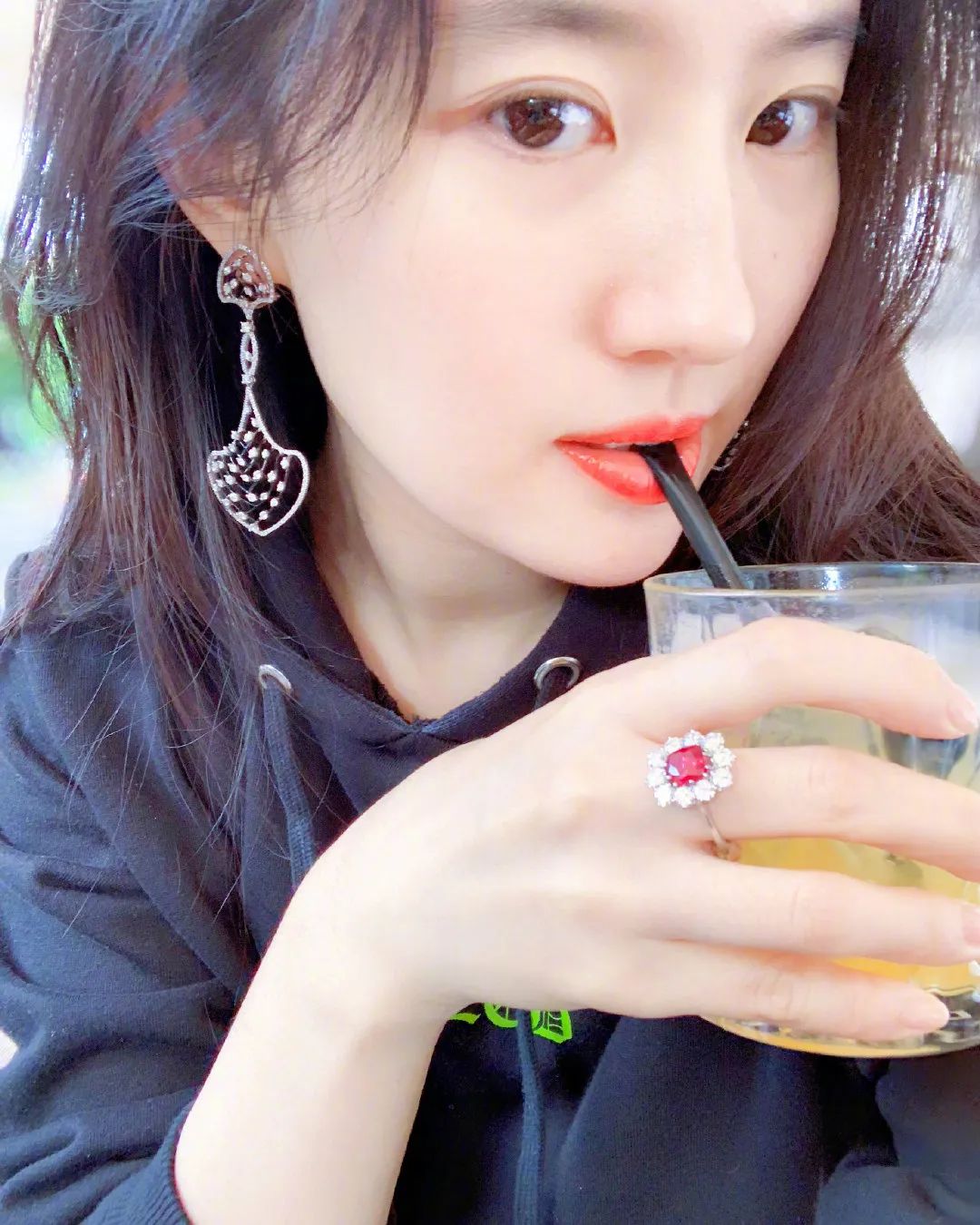 妹子写真 – 刘亦菲姐姐和迪丽热巴小公主，喜欢哪位呢？_图片 No.14