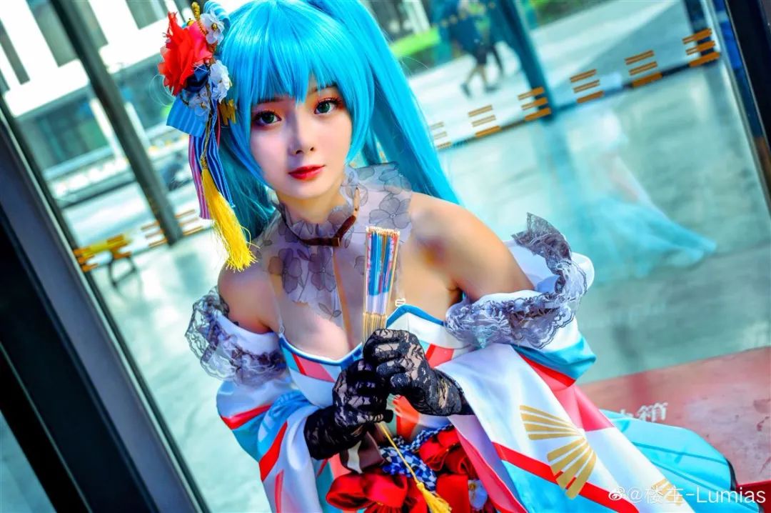 cosplay -VOCALOID 初音未来 MIKU39(@浅树迟栗)，低胸装有点亮啊_图片 No.5