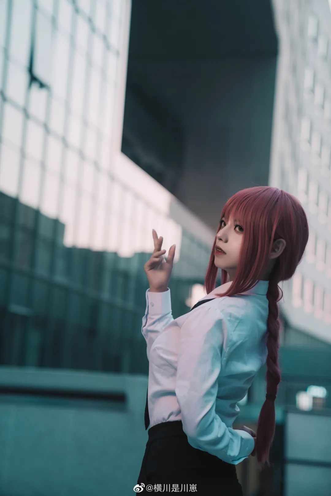 cosplay – 电锯人女主玛奇玛(@横川是川崽)超帅了，你觉得还原不？_图片 No.11