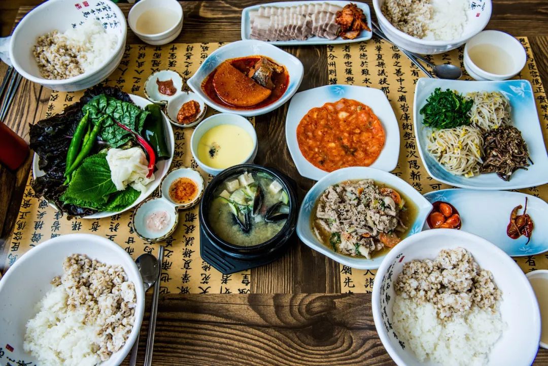 为什么日本人吃饭要用这么多碗碗碟碟？_图片 No.13