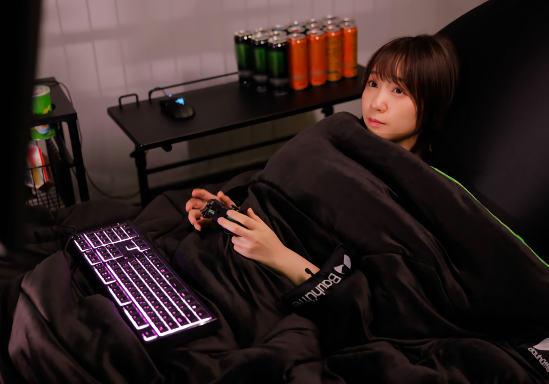 日本美少女coser伊织萌代言的Bauhutte新品“肥宅快乐毯”，你喜欢吗？_图片 No.10
