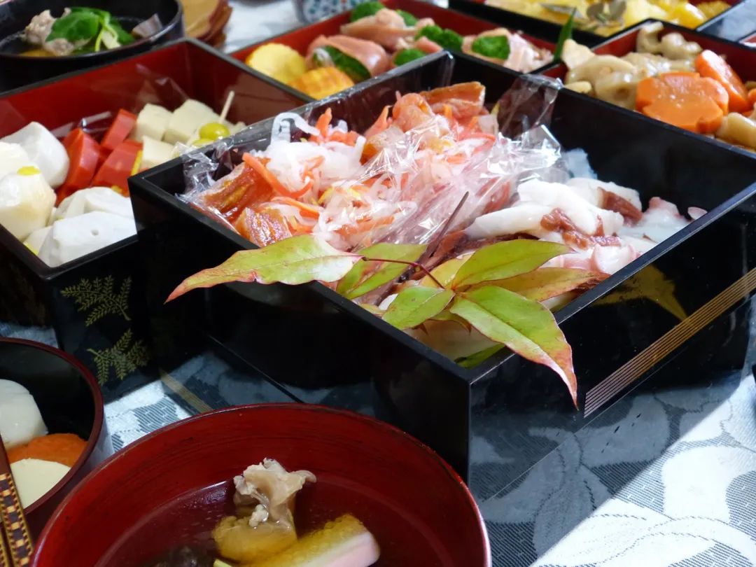 为什么日本人吃饭要用这么多碗碗碟碟？_图片 No.6