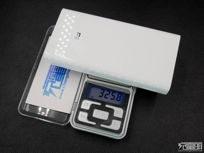 体积最小的双向快充！20000mAh小米移动电源2评测