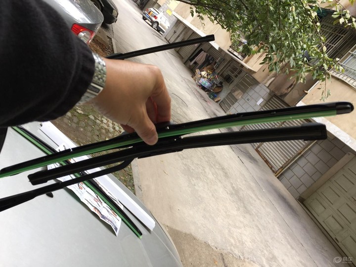 自己更换雨刷