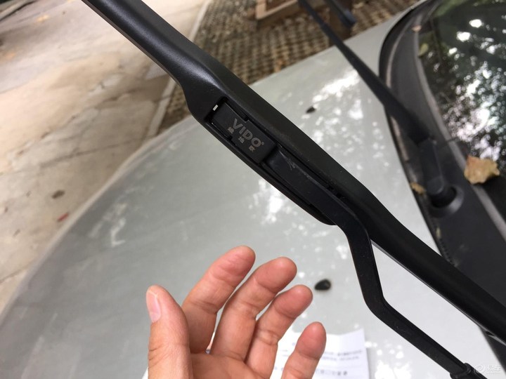 自己更换雨刷