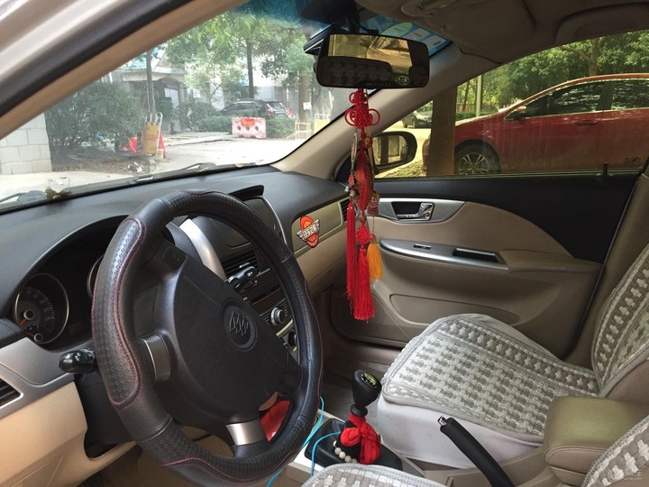 自己更换雨刷