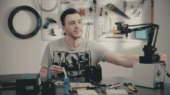 钢铁侠御用管家贾维斯来了,麻烦给我来一打!