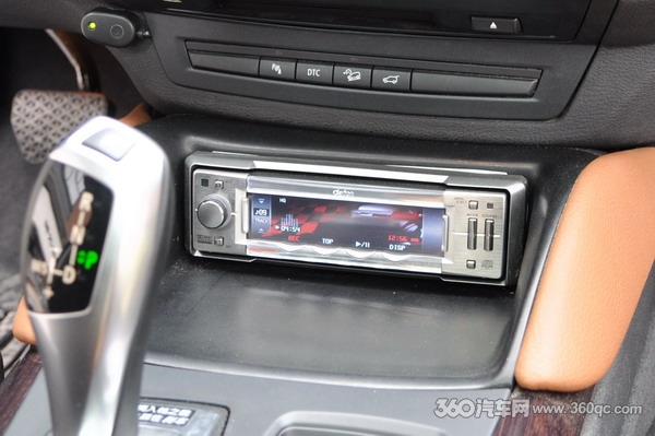 看着有点挤 丝毫不影响音质的发挥 宝马X6升级零点、海螺音响