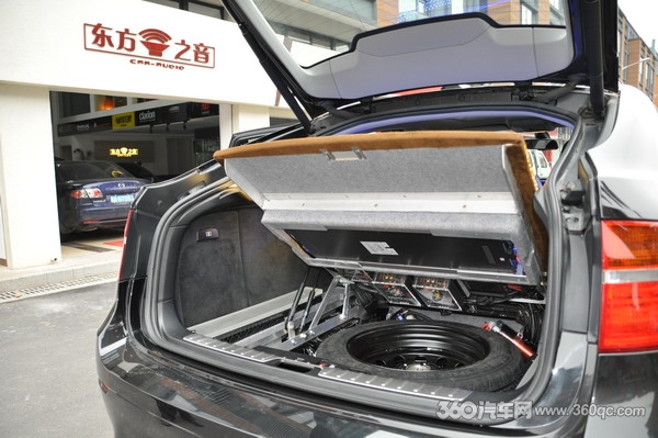 看着有点挤 丝毫不影响音质的发挥 宝马X6升级零点、海螺音响
