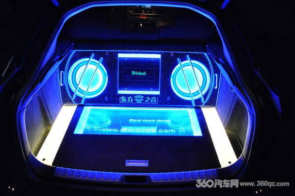 看着有点挤 丝毫不影响音质的发挥 宝马X6升级零点、海螺音响