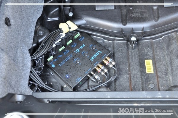 看着有点挤 丝毫不影响音质的发挥 宝马X6升级零点、海螺音响