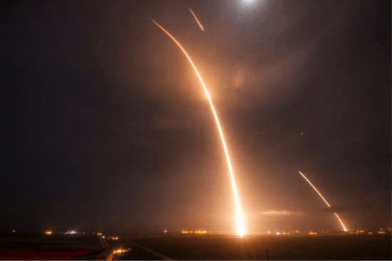 太空葬礼：2500美元让骨灰绕地球飞2年后变成一颗“流星”