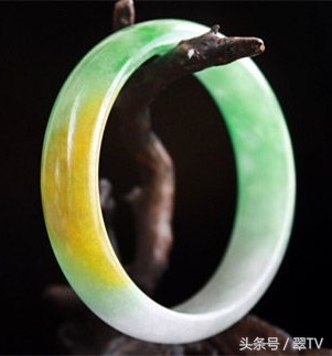 我们请教了十七个玉石专家，最后总结出5种肉眼鉴定翡翠玉石方法