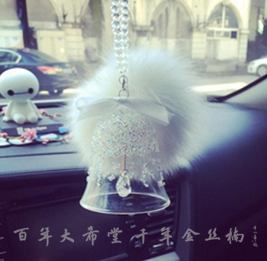 挂什么汽车挂件代表什么样的祝福和审美，你的车上挂对了吗？