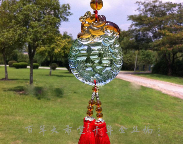 挂什么汽车挂件代表什么样的祝福和审美，你的车上挂对了吗？