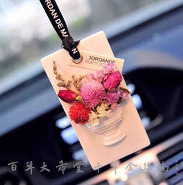 挂什么汽车挂件代表什么样的祝福和审美，你的车上挂对了吗？