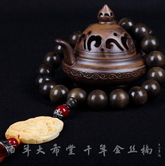 挂什么汽车挂件代表什么样的祝福和审美，你的车上挂对了吗？