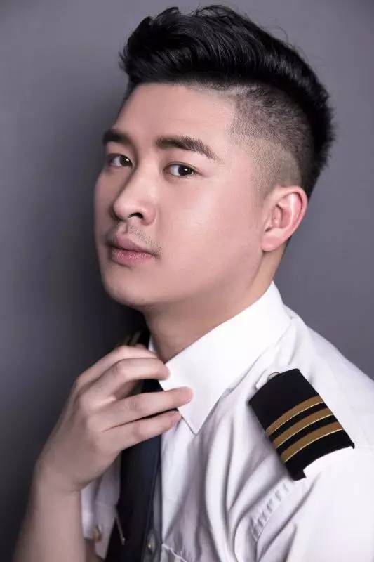 中国十大金牌机长(十大最帅飞行员)_04447排行网