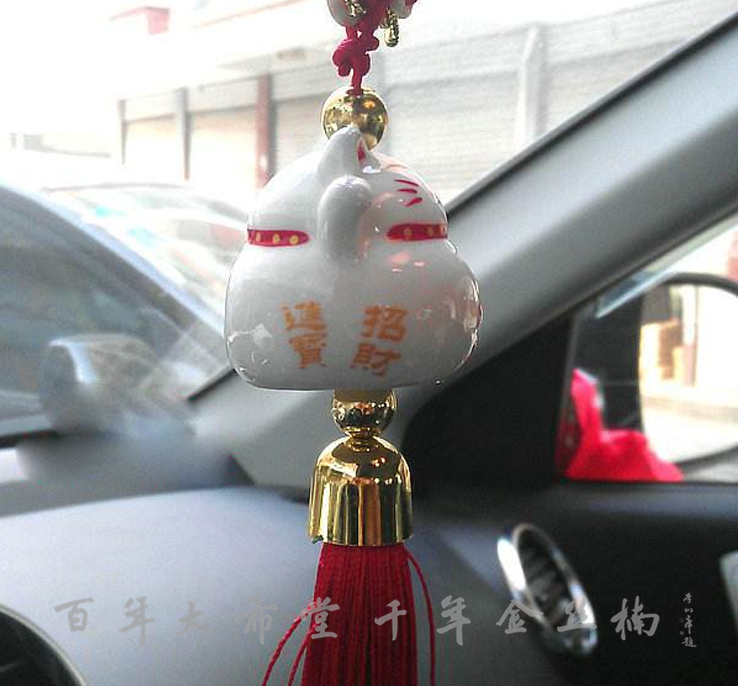 挂什么汽车挂件代表什么样的祝福和审美，你的车上挂对了吗？