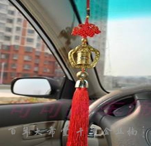 挂什么汽车挂件代表什么样的祝福和审美，你的车上挂对了吗？