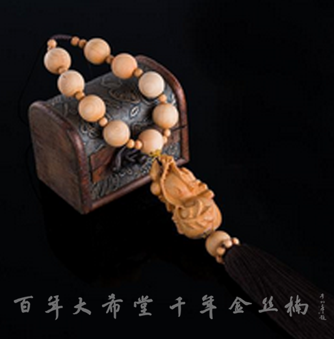 挂什么汽车挂件代表什么样的祝福和审美，你的车上挂对了吗？