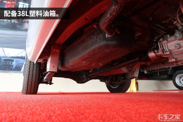 独立前悬挂+透镜大灯+国五发动机 这款实用的面包车仅需3.68万
