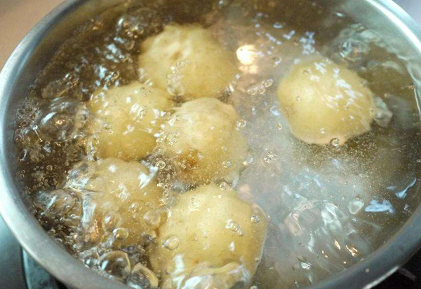 煮土豆是冷水下锅吗 土豆要蒸多久才熟透