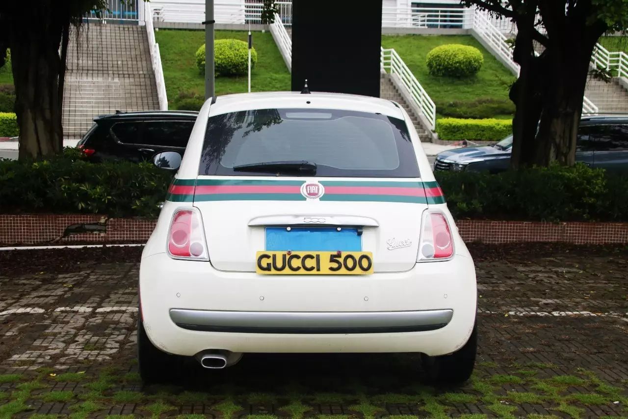 红配绿的乡村Style 带你见识这台GUCCI款菲亚特500