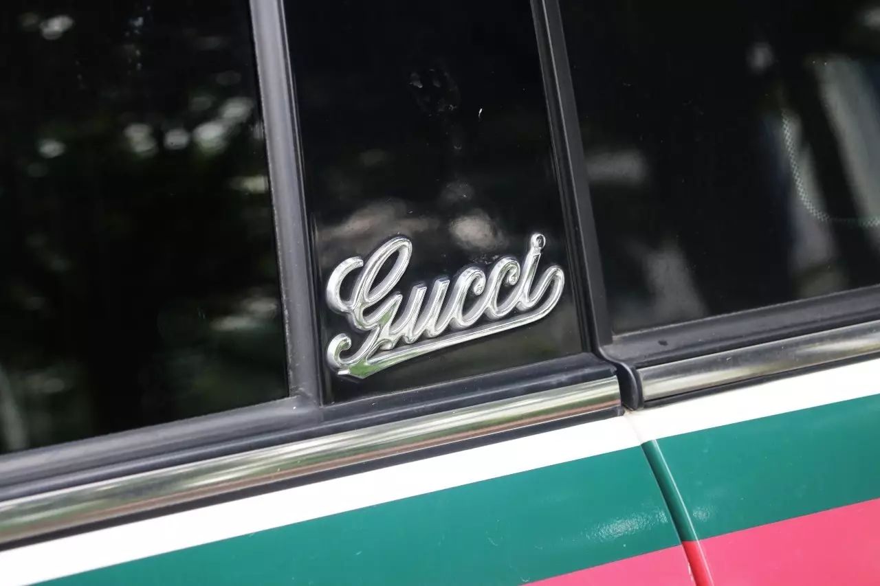 红配绿的乡村Style 带你见识这台GUCCI款菲亚特500