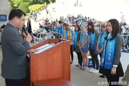 大家好，给大家介绍一下，这就是把鹿晗重新夺回来的方法！