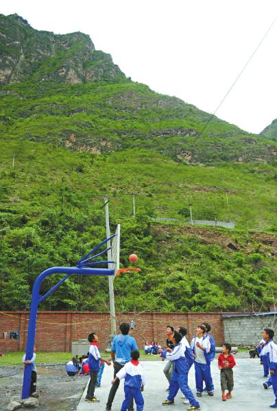 为“悬崖村”脱贫支招:保留“天梯” 连片开发山地旅游