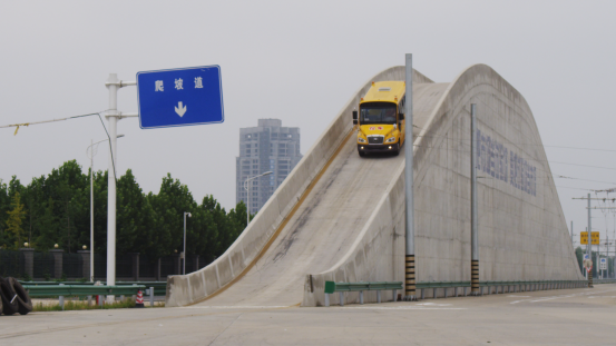 亲历测试 宇通校车走心儿童“安全路”