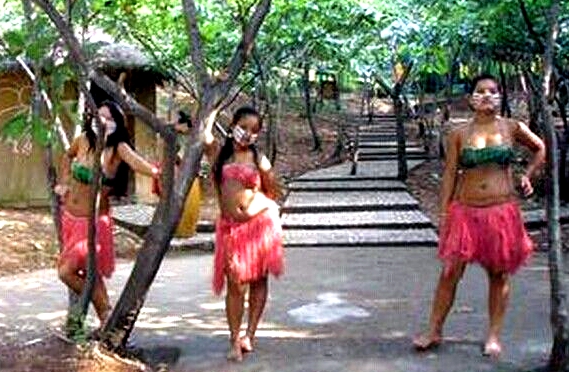 卡图马人的奇特节日：女子们可拦路抓男子，外族男子常被享用