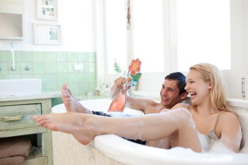 浪漫“鸳鸯浴”竟暗藏5个惊人危险