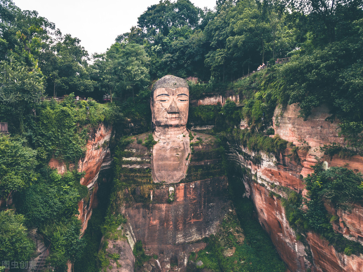 乐山大佛闭眼流泪？每次都伴随着重要事情，专家称只是酸雨所致