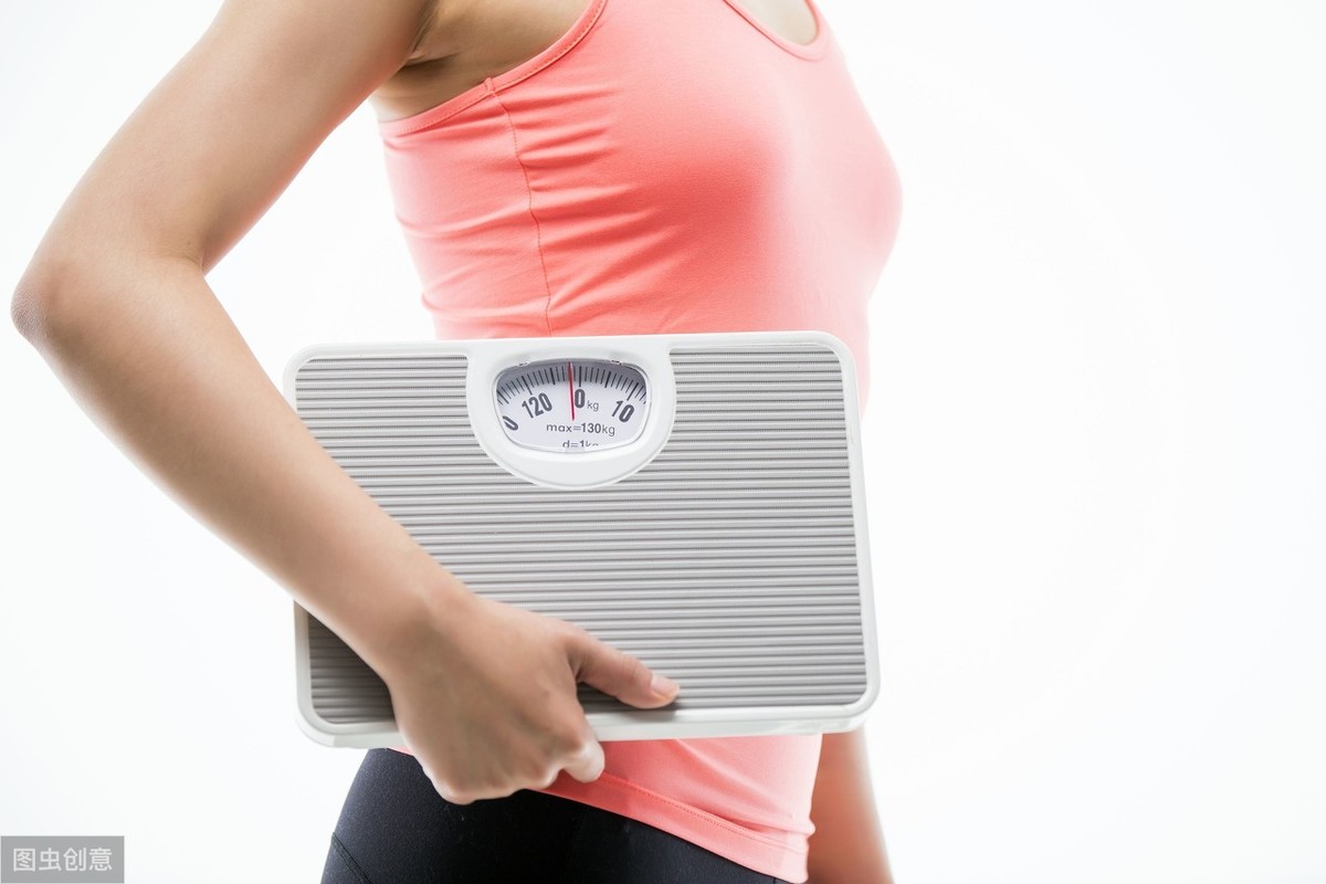減肥別光看體重！當身體出現這3個跡象，說明你真的瘦了