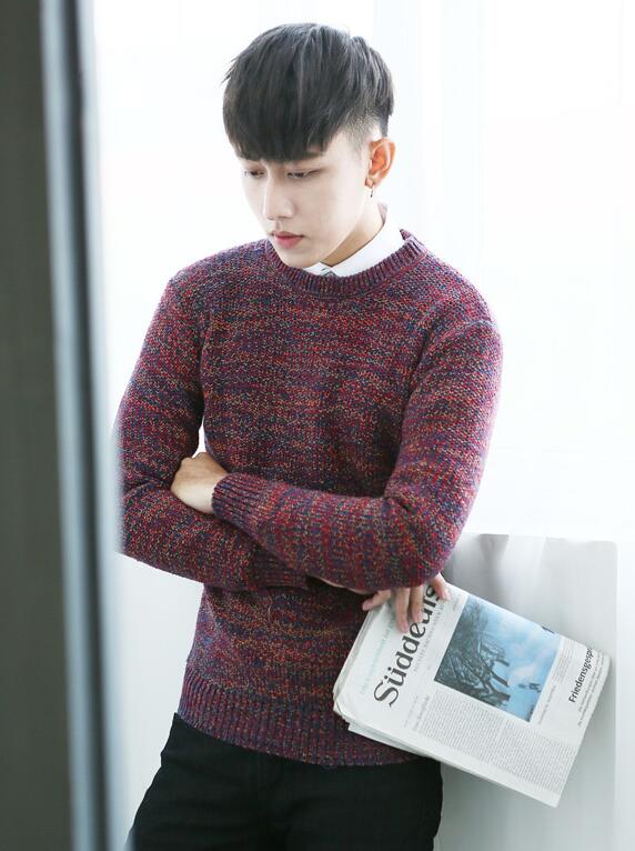 男青年韩版修身圆领套头针织毛衣，让你做个帅帅的暖男
